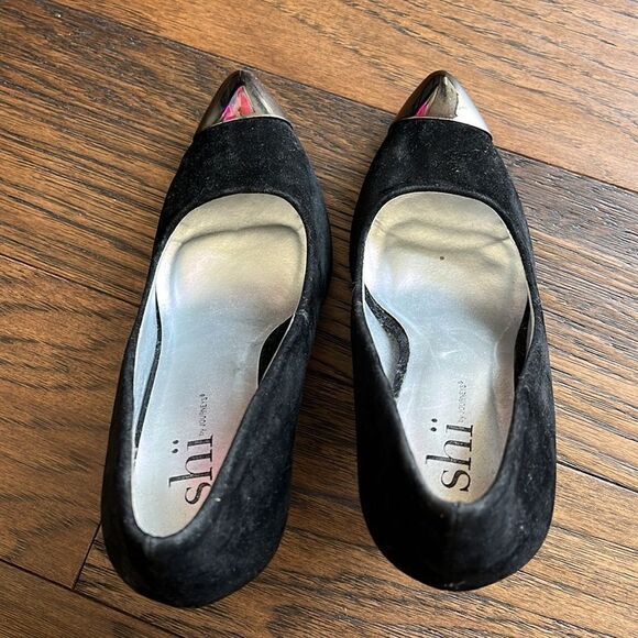 Black faux suede size 6.5 women’s heels with metal / metallic toe - Picture 5 of 12